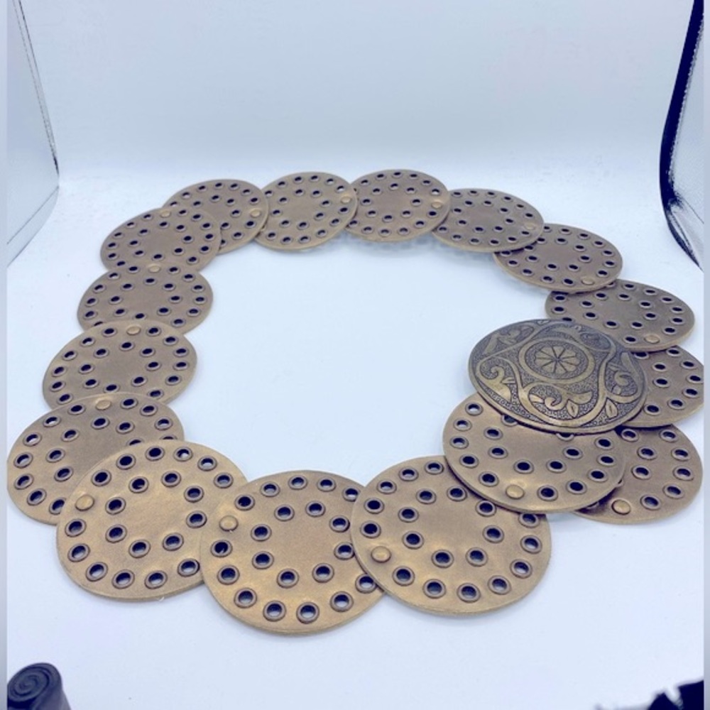 Vintage Antique Gold Tone With Metal Eyelets Design In The Bo Ho/ Gypsy Belt - Picture 5 of 5